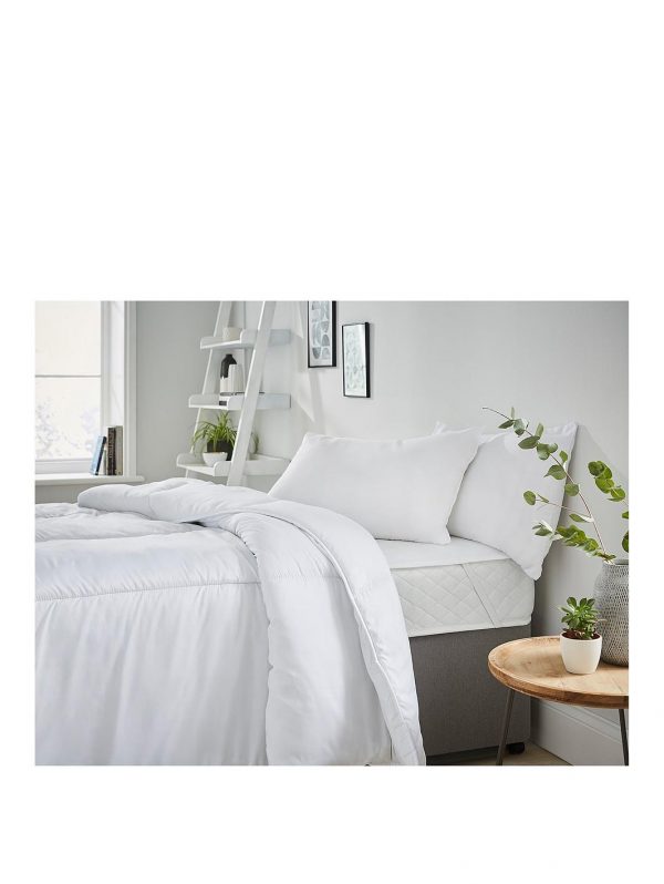 selling complete bed set includes 10 5 tog duvet mattress protector and pillows 5efef175adbe9