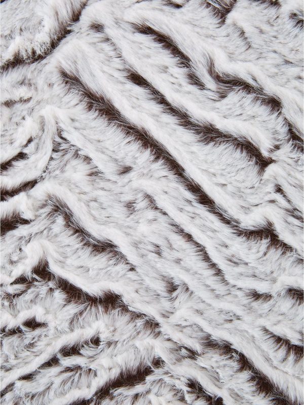 selling faux fur wolf throw 5efef32d50107